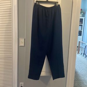 Straight leg office pant. Pull on. Navy